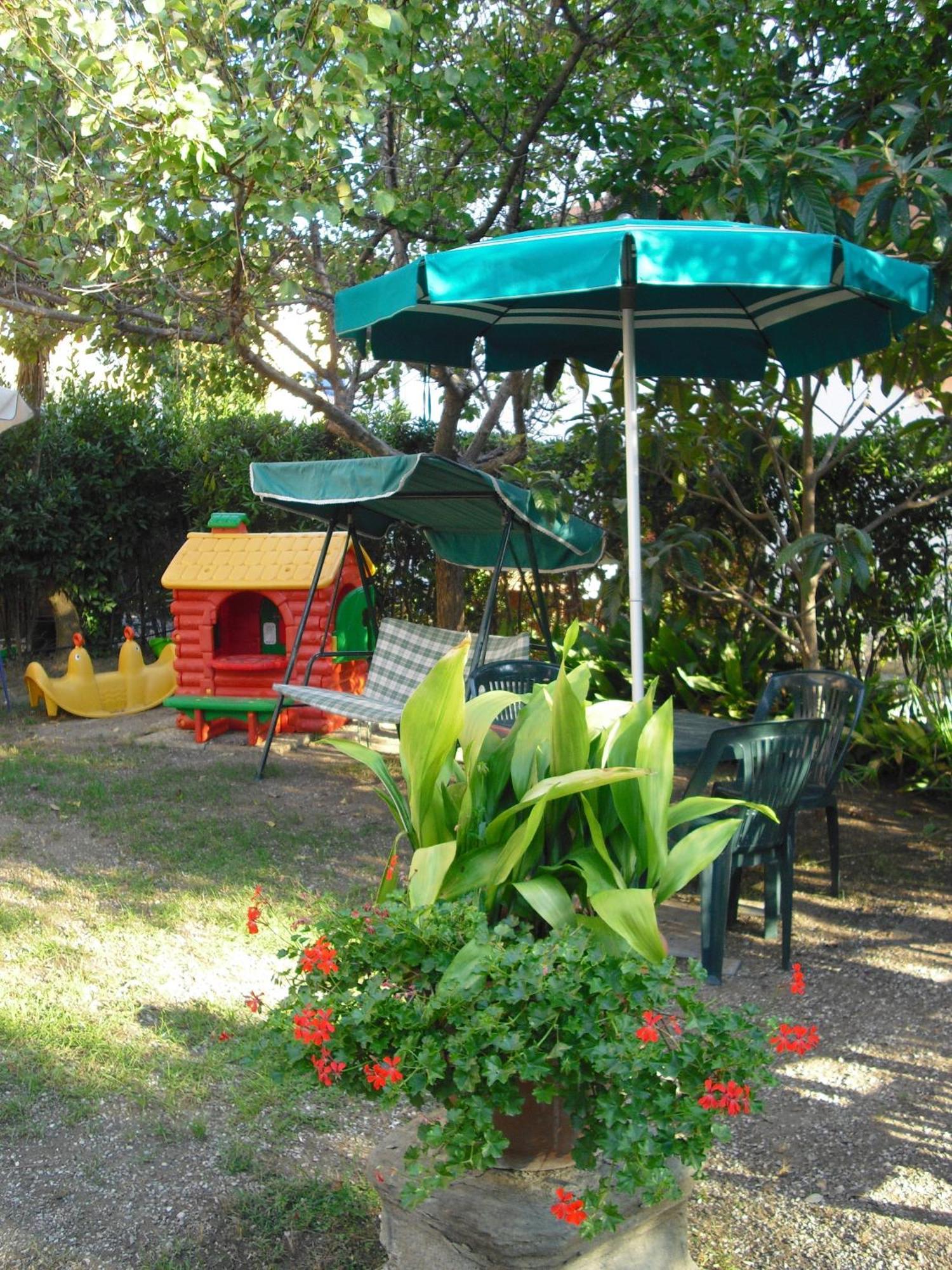 Hotel Garden Tirrenia Zewnętrze zdjęcie