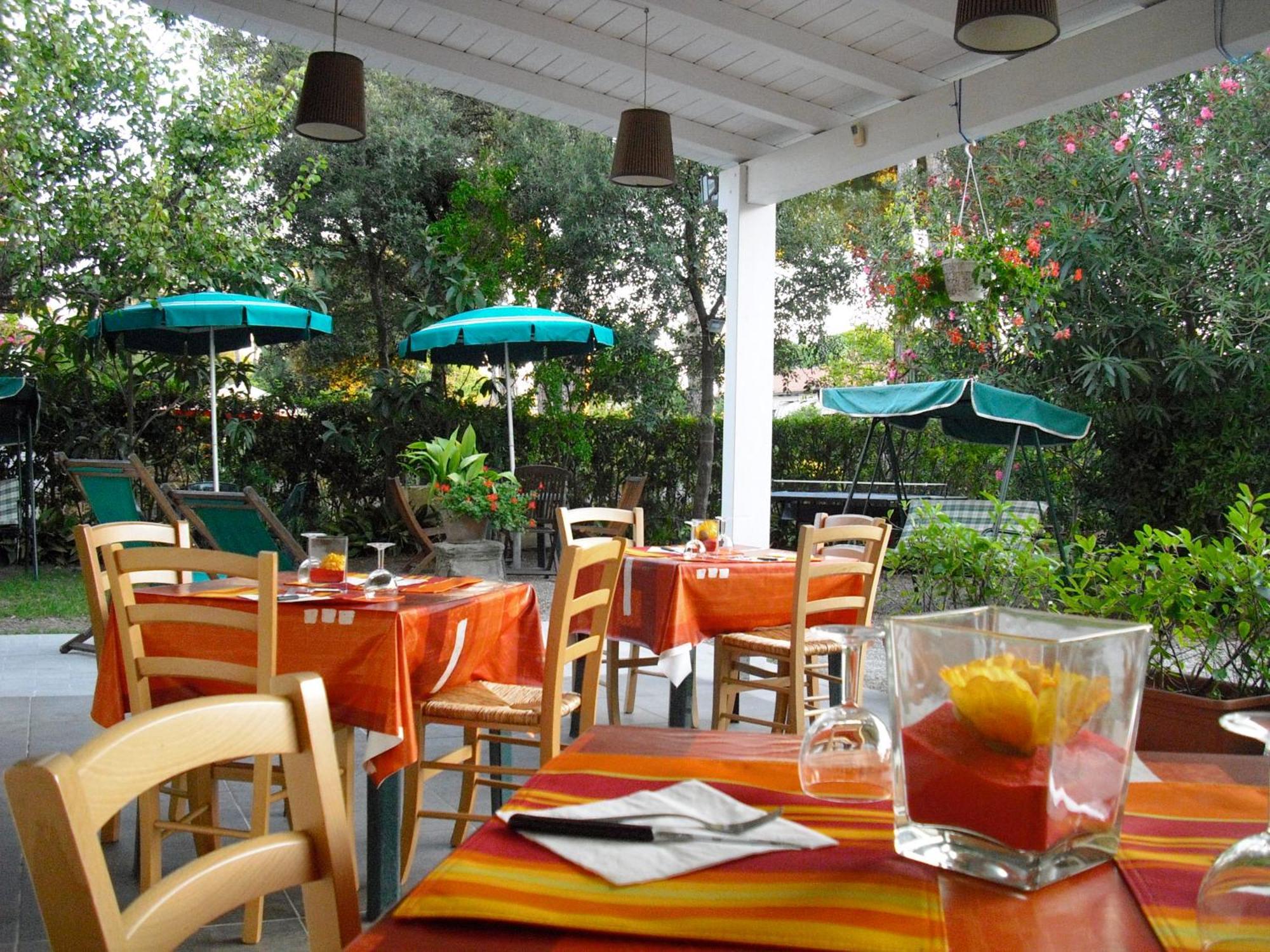 Hotel Garden Tirrenia Zewnętrze zdjęcie